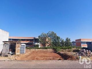 Se vende terreno con costruccion en parque sur Altozano a costado de restaurante Boca Negra Morelia