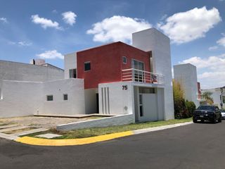 Hermosa Casa en Centro Sur, Gran Ubicación, Jardín, Cuarto de Servicio, 3 Recs..