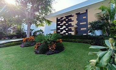 Casa en Venta en Cuernavaca, estricta seguridad, de lujo y moderna con alberca e