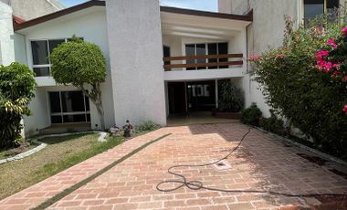 VENTA Amplica casa en Fracc El Prado, Querétaro, entre Ave Zaragoza y 5 Febrero