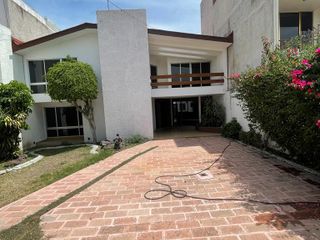 VENTA Amplica casa en Fracc El Prado, Querétaro, entre Ave Zaragoza y 5 Febrero