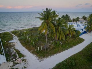 Terreno en venta frente a la Playa de Telchac Puerto, Yucatan, 25m lineales