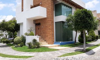 VENTA DE CASA EN ESQUINA AMPLIA ESTILO TOSCANO PEGADO A SONATA