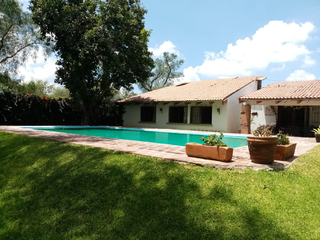 CASA EN VENTA CON ALBERCA TEQUISQUIAPAN PIRULES