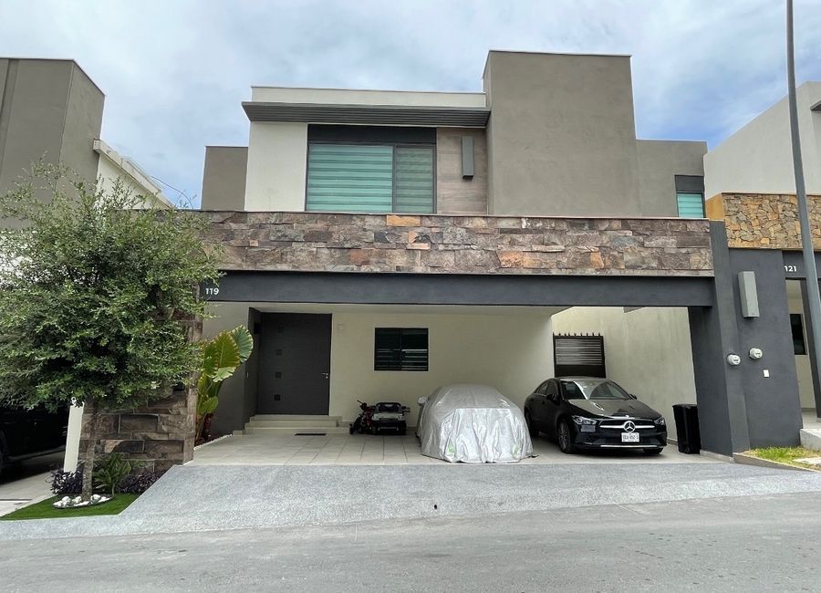 CASA EN VENTA EN FONTANA