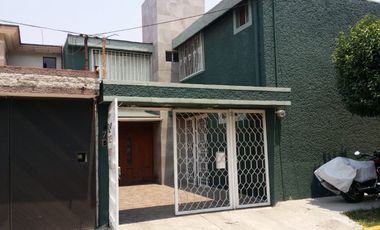 Casa en venta para remodelar en Lomas Estrella