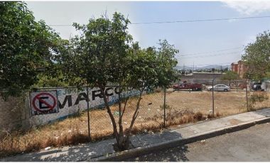 TERRENO SOBRE AVENIDA EN ESQUINA CON 3 FRENTES IDEAL PARA COMERCIO