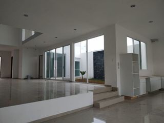 Preciosa Residencia en Lomas de Juriquilla, 0ficina, Doble Altura, de Autor !!!
