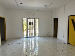 Oficinas con terreno y bodega en Renta en Mérida, Xcumpich