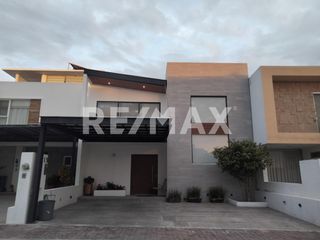 Casa en venta en privada con recámara en PB en Juriquilla Condesa RCV240131-MN - (3)