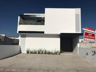 Preciosa Casa de Autor en Cumbres del Lago - 3 Recámaras, Estudio, Jardín, LUJO