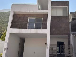 CASA EN VENTA EN CUMBRES 5TO SECTOR