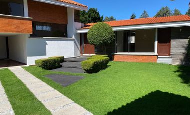 Residencia en Venta, Cipreses de Zavaleta (Lateral Recta a Cholula), Puebla.