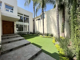 CASA EN RENTA COLONIA FUENTES DEL VALLE ZONA SAN PEDRO GARZA GARCÍA
