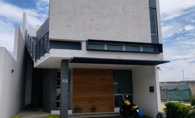 Casa en Venta dentro de Solares en Condominio "Valeira" Zapopan, Jalisco