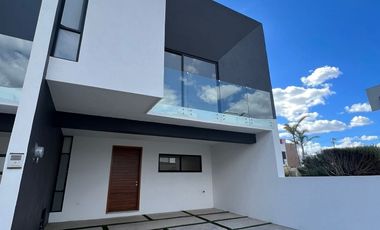 CASA EN VENTA UBICADA EN CUAUTLANCINGO FRACCIONAMIENTO BELMONTE CERCA PERIFERICO PUEBLA