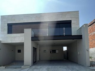 Casan venta en - Mítica Residencial, Monterrey NL