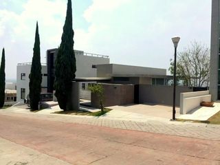 Residencia de Autor en Vista Real Los Cipreses, PREMIUM, 5 Recámaras, 5 baños.-