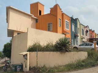 Casa REMODELADA EN ESQUINA en VENTA Fracc. Palma Real, Veracruz. CERCA DE TAMSA