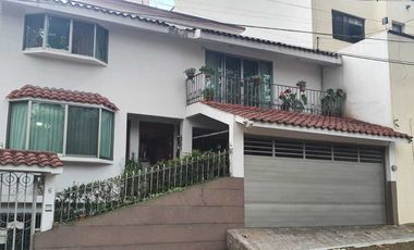 Venta de casa amplia  con  jardin  recamara en planta baja con baño