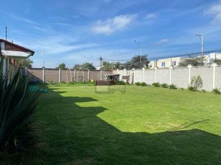 Casa Sola en Renta, amplio jardin. Colonia Lázaro Cárdenas, Metepec Estado de México.