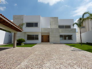 Se renta hermosa Residencia en Juriquilla, La Rica, Villas del Mesón, de LUJO.-