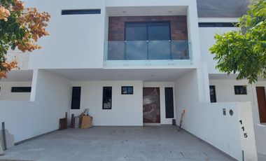 Casa Nueva en Mayorazgo con Recámara en Planta Baja, Zona Sur