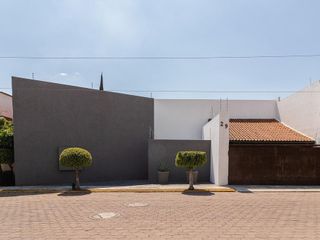 Casa en venta en Jardines de Zavaleta, Puebla.