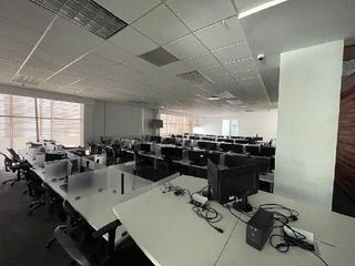 Amplia oficina equipada en renta de 2,090m2 en zona Loma Larga Monterrey