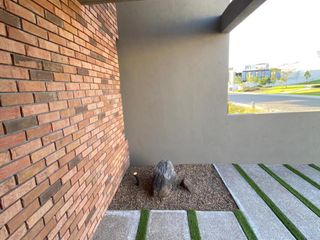 VENTA CASA EN LOMAS DE JURIQUILLA CON RECAMARA EN PB