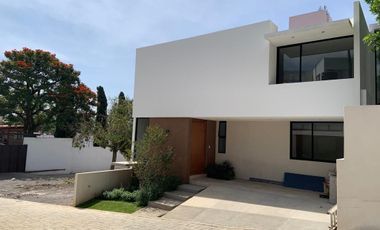 Casa en privada en Rancho Cortes, Cuernavaca, Morelos.