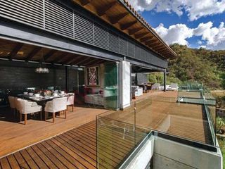 CASA EN VENTA EN VALLE DE BRAVO CON VISTA AL LAGO