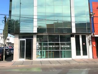 Local u Oficina en RENTA en PLANTA BAJA en Av. Constituyentes, Col. Centro, Querétaro.