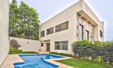 CASA EN VENTA ESTILO MINIMALISTA, COL. LOMAS DE CUERNAVACA