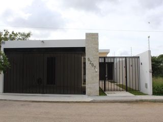 Casa en venta en Mérida ubicada en Dzityá de una planta con equipamiento