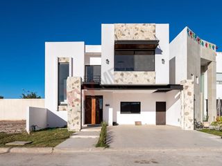 Casa nueva en venta en Las Acacias. Uno de los fraccionamientos más exclusivos de Torreón.