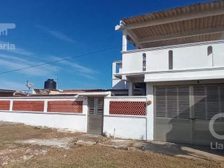 Casa de 2 pisos en venta, Col. Miramar, Villa Allende, Ver.