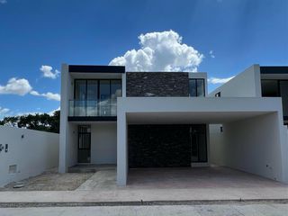 Casa en  Venta en Mérida en Privada 4 recámaras lista para entrega