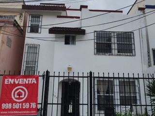 Se vende casa 4 recámaras, muy amplia, cerca avenida la Luna.