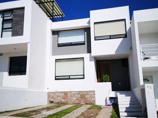 Se Vende Casa en El Condado, 3 Recamaras, Jardín,  Estudio, Sala TV, Lujo