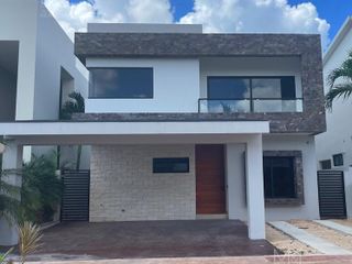 Casa en Venta de 4 recámaras Cancún, Lagos del Sol  para estrenar