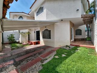 Casa en venta con alberca privada y rooftop en Jardines de Guadalupe