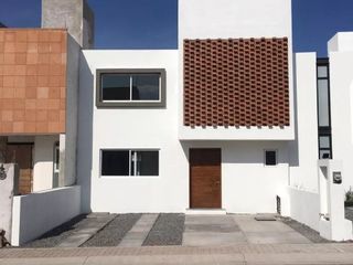 Hermosa Casa en San Isidro Juriquilla, 3 Recamaras, Jardín, 2.5 Baños, Linda
