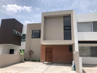 Preciosa Casa en Lomas de Santa Fe Juriquilla,  3 Recamaras, Jardín, Equipada,..