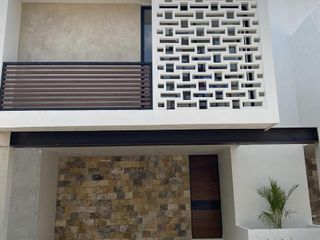 Casa en VENTA con piscina Cholul, Mérida