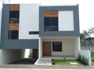 Se Vende Hermosa Residencia en Colinas de Juriquilla, T. 200 m2, C.350 m2, Lujo.