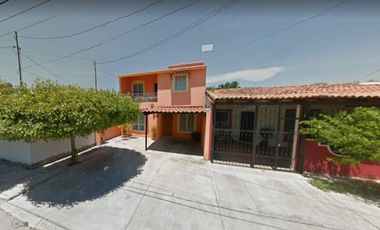 Casa en Venta en colonia Lomas del Centenario Colima