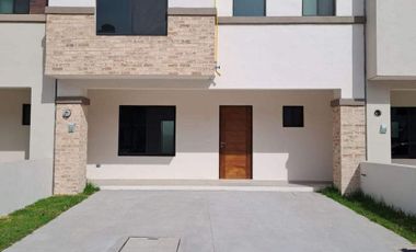 CASA EN VENTA CON ALBERCA EN LA VISTA, QUERÉTARO