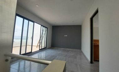 Altozano vende casa de arquitecto con recamara en planta baja y terraza