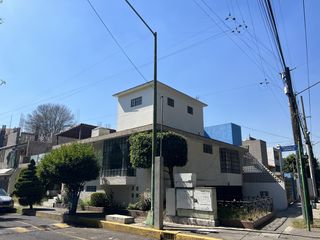 Casa con muchísima iluminación natural, amplios espacios y muy pocos escalones en Bosque del Sur